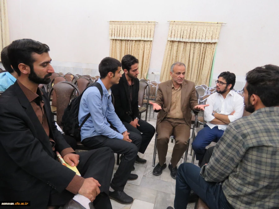 استاندار سمنان در مراسم بزرگداشت مقام معلم:

اولین انگیزه معلمی عشق است اگر انسان عاشق دانش آموزان نباشد موفق نخواهد بود و این روحیه موفق آمیزی خواهد بود 2