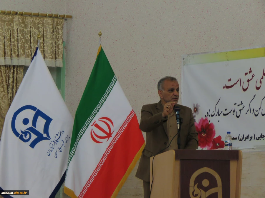 استاندار سمنان در مراسم بزرگداشت مقام معلم:

اولین انگیزه معلمی عشق است اگر انسان عاشق دانش آموزان نباشد موفق نخواهد بود و این روحیه موفق آمیزی خواهد بود 4