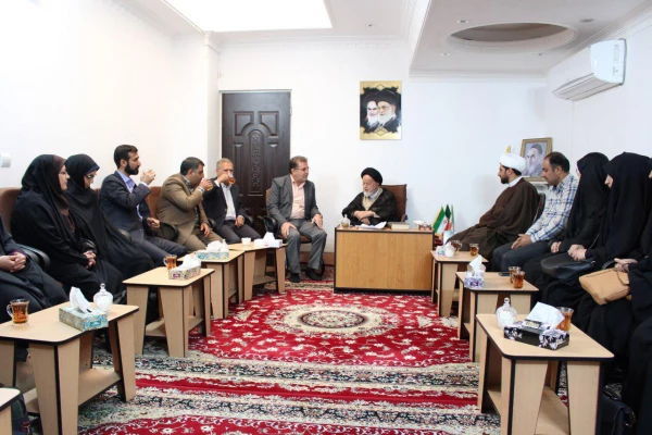 دیدار کارکنان،اساتید و جمعی از دانشجویان پردیس های استان سمنان با نماینده ولی فقیه 5