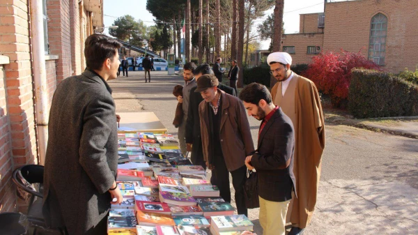 برگزاری مراسم هفته پژوهش در مدیریت پردیس های استان سمنان 7