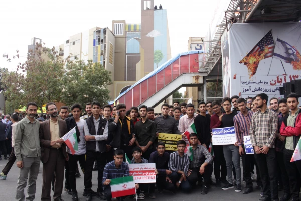 حضور اساتید، کارکنان و دانشجویان دانشگاه فرهنگیان در راهپیمایی 13 آبان 4