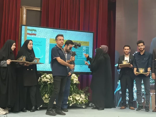 کسب عنوان دانشجومعلم برگزیده در دوازدهمین جشنواره پژوهش و فناوری و جشنواره پویش 3