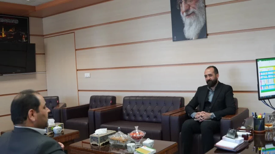 نشست صمیمی معاون توسعه منابع و امور دانشجویی پردیس شهید رجایی سمنان با مدیر کل امور مالیاتی استان سمنان
 2