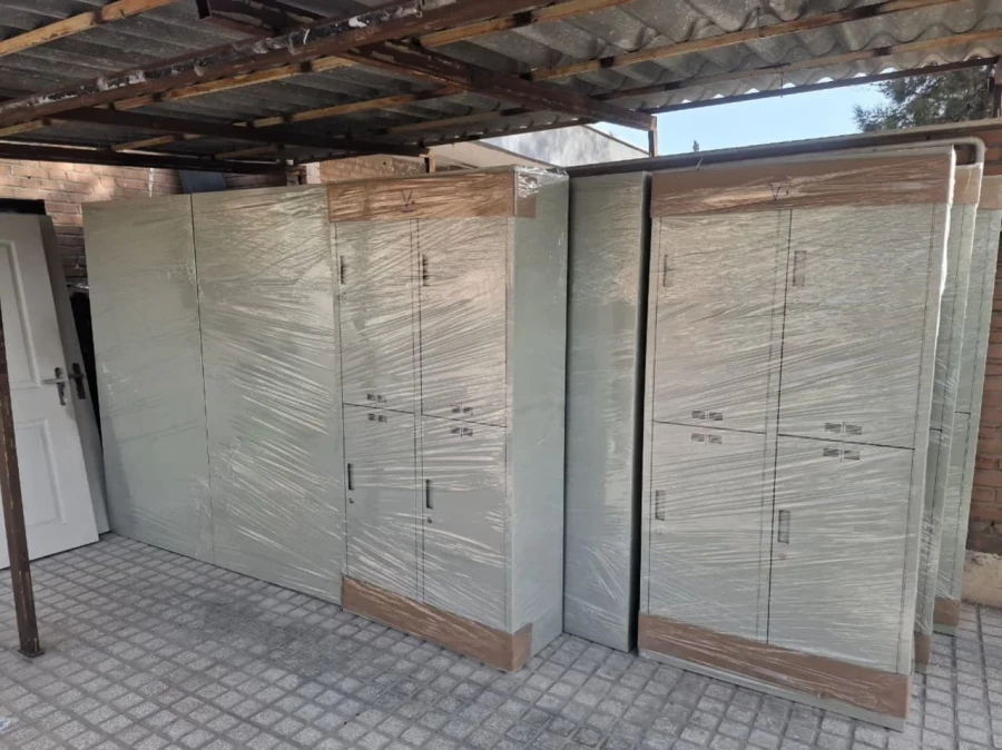 تهیه تخت، کمد و صندلی مطالعه 3