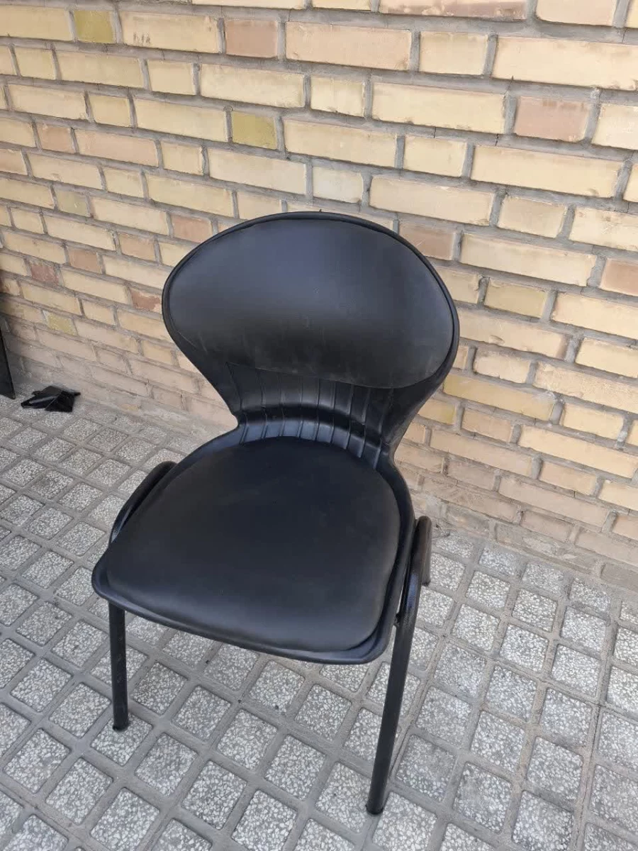 تهیه تخت، کمد و صندلی مطالعه 8